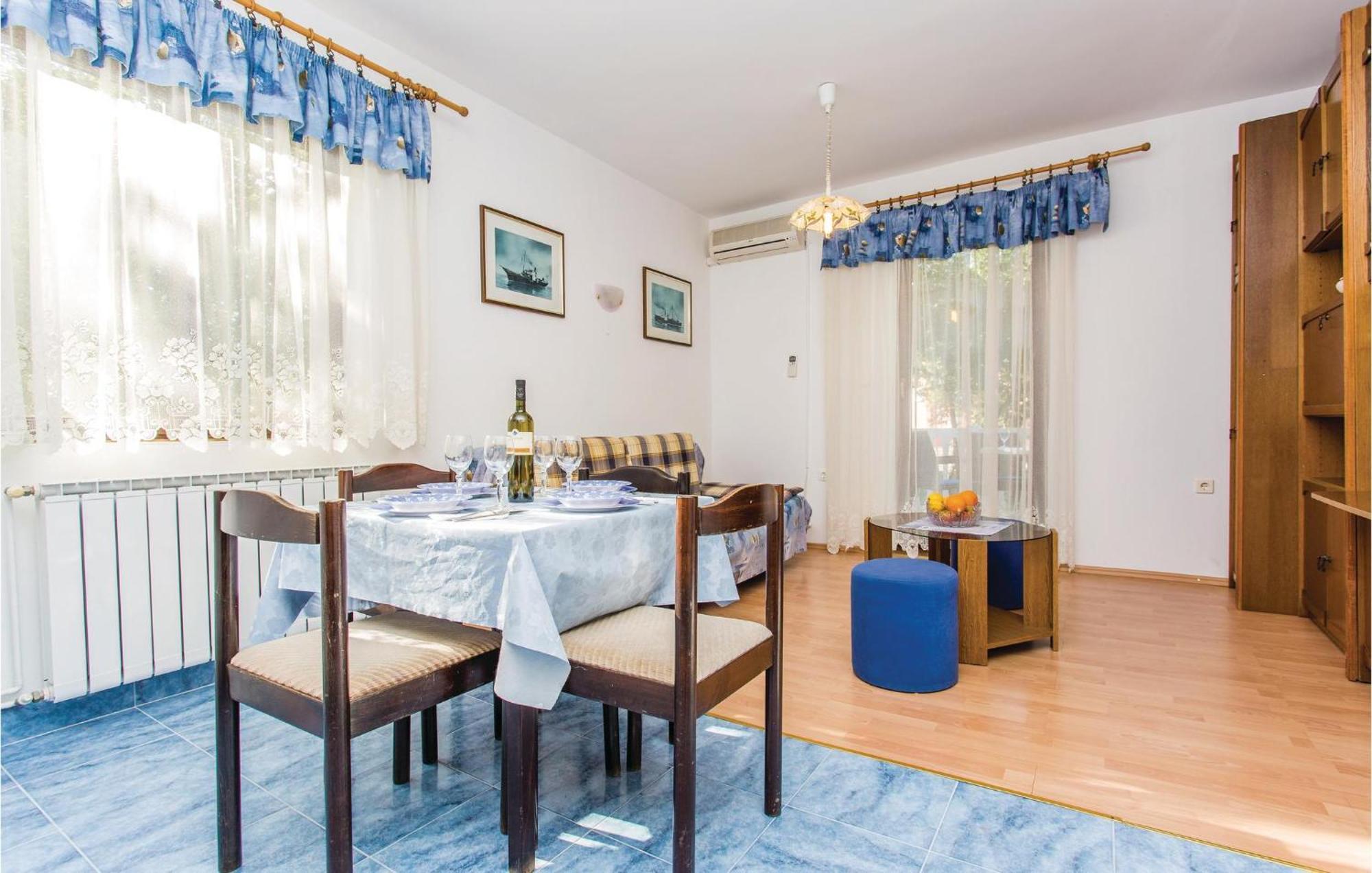 1 Bedroom Awesome Apartment In マリンスカ エクステリア 写真