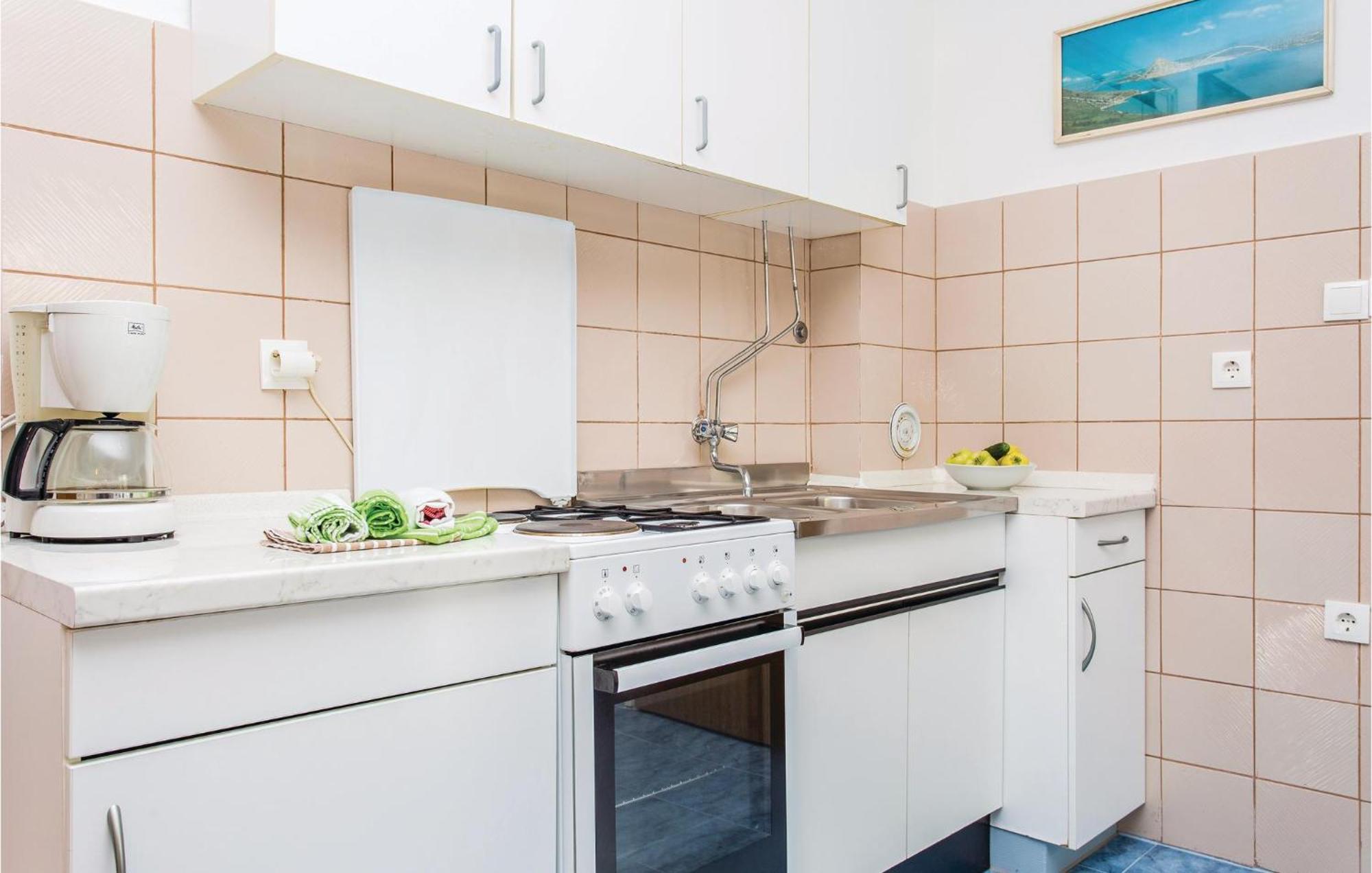 1 Bedroom Awesome Apartment In マリンスカ エクステリア 写真